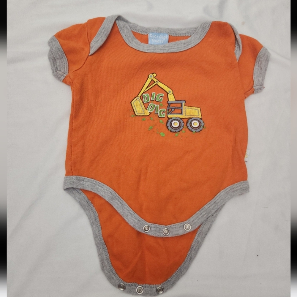 Duck Duck Infant boy 6-9m orange truck onesie #L001